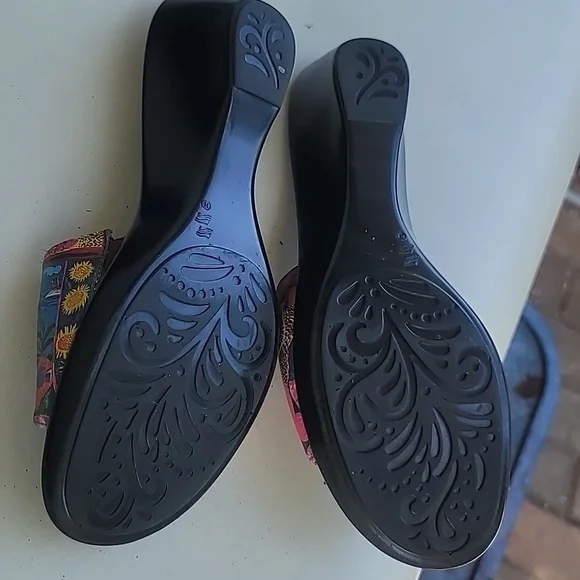 Women's Shoes Sz 6 Purple Painted Leather Open Toe Sandals Slides Wedge Tropical - Picture 6 of 9